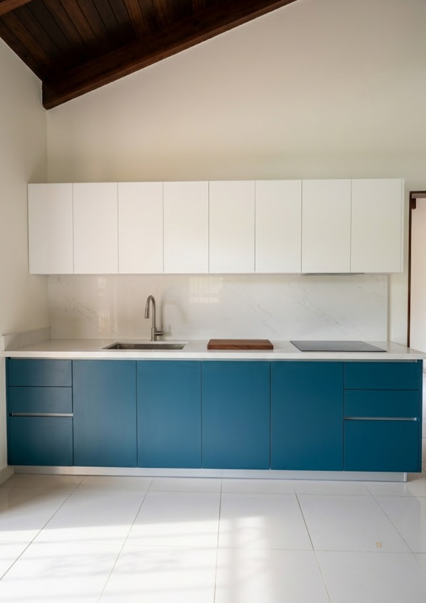 Cocina moderna diseñada a medida — Modern Space